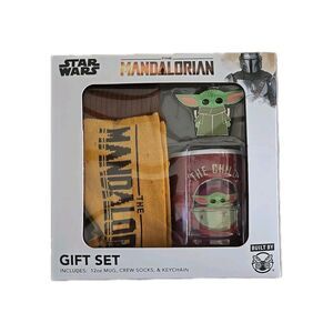 New In Box Mandalorian Gift Set - Mug , Socks  Keychain Built By Culture Fly NIB